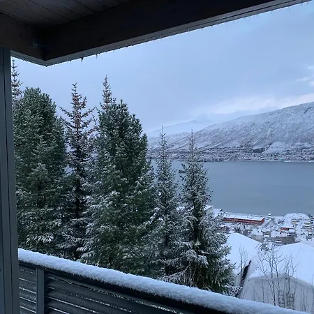 Panoramic With Three Bedrooms ترومسو