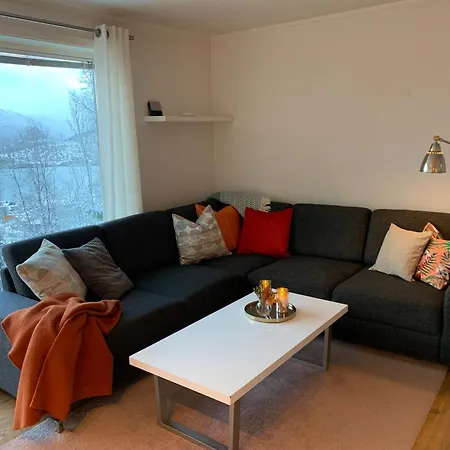 Panoramic With Three Bedrooms شقة ترومسو